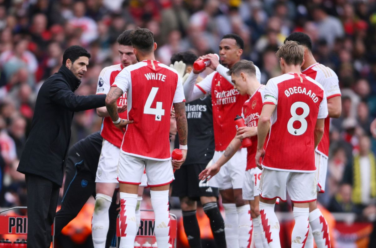 Arteta angažovao profesionalne džeparoše, pa na večeri rekao igračima Arsenala da isprazne džepove Arteta angažovao profesionalne džeparoše, pa na večeri rekao igračima Arsenala da isprazne džepove