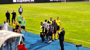 Derbi kakav se ne pamti: Tokom poluvremena isključen još jedan fudbaler!