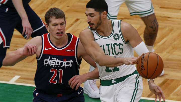 Enes Kanter konačno otputovao van SAD-a i na patikama ispisao kratku i jasnu poruku