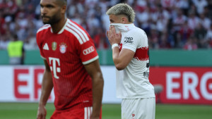 Zabrinjavajuće scene iz Berlina: Demirović legao na travu, pa ubrzo izašao iz igre