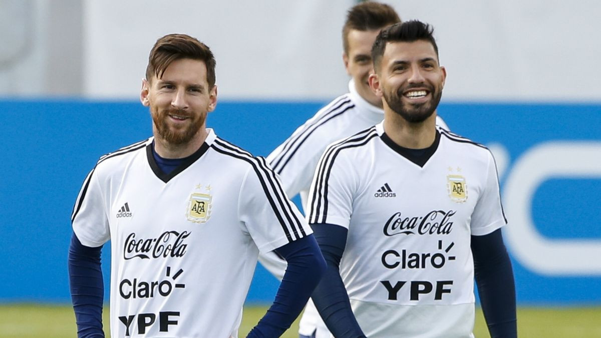 Englezi objavili da je Aguero rekao da Messi ne zaslužuje Zlatnu loptu, a on se oglasio na Twitteru