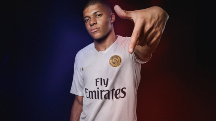 PSG predstavio rezervni dres i dodijelio novi broj Mbappeu
