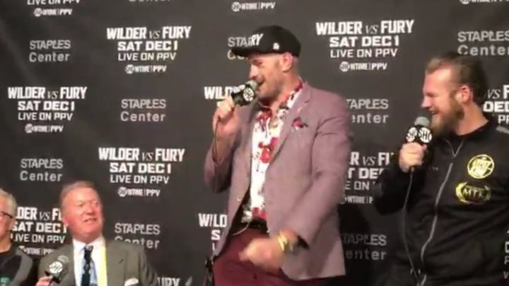 Niko kao on: Fury nakon meča tjerao novinare da pjevaju