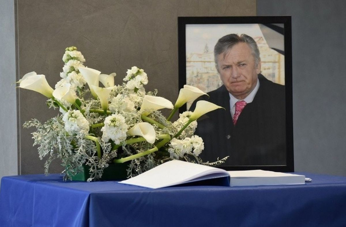 Na današnji dan prije tri godine napustio nas je legendarni Ivica Osim Na današnji dan prije tri godine napustio nas je legendarni Ivica Osim
