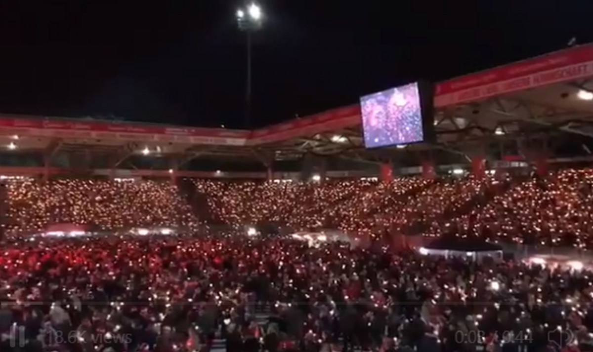 Božićna bajka u Berlinu: 17.000 navijača na stadionu...