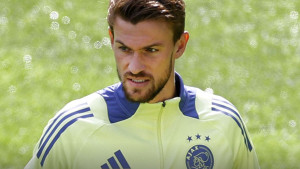 Stoper Ajaxa spavao na aerodromu dok je čekao da mu odobre ulazak u Azerbejdžan