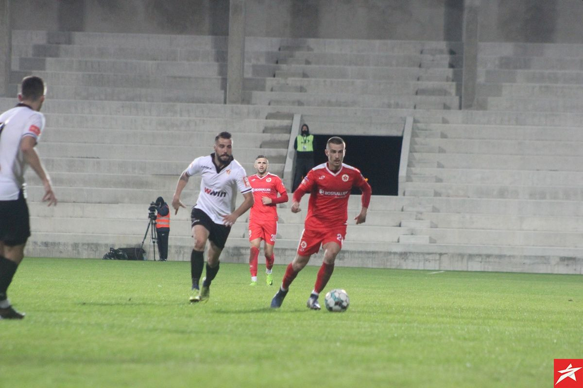 Navijači Veleža oduševljeni kako izgleda nova tribina na stadionu Rođeni