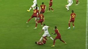Igraču Rome protivnik kopačkom stao na vrat