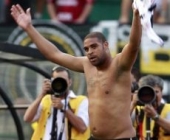 Adriano pogodio za titulu Corinthiansa?