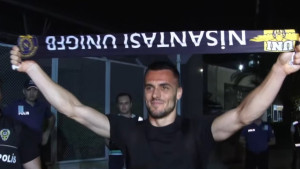 Ovo možete vidjeti samo u Turskoj: Kostić dočekan kao prava zvijezda