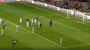 Ter Stegen je samo pogledom ispratio loptu u mrežu: Savršen udarac igrača Frankfurta