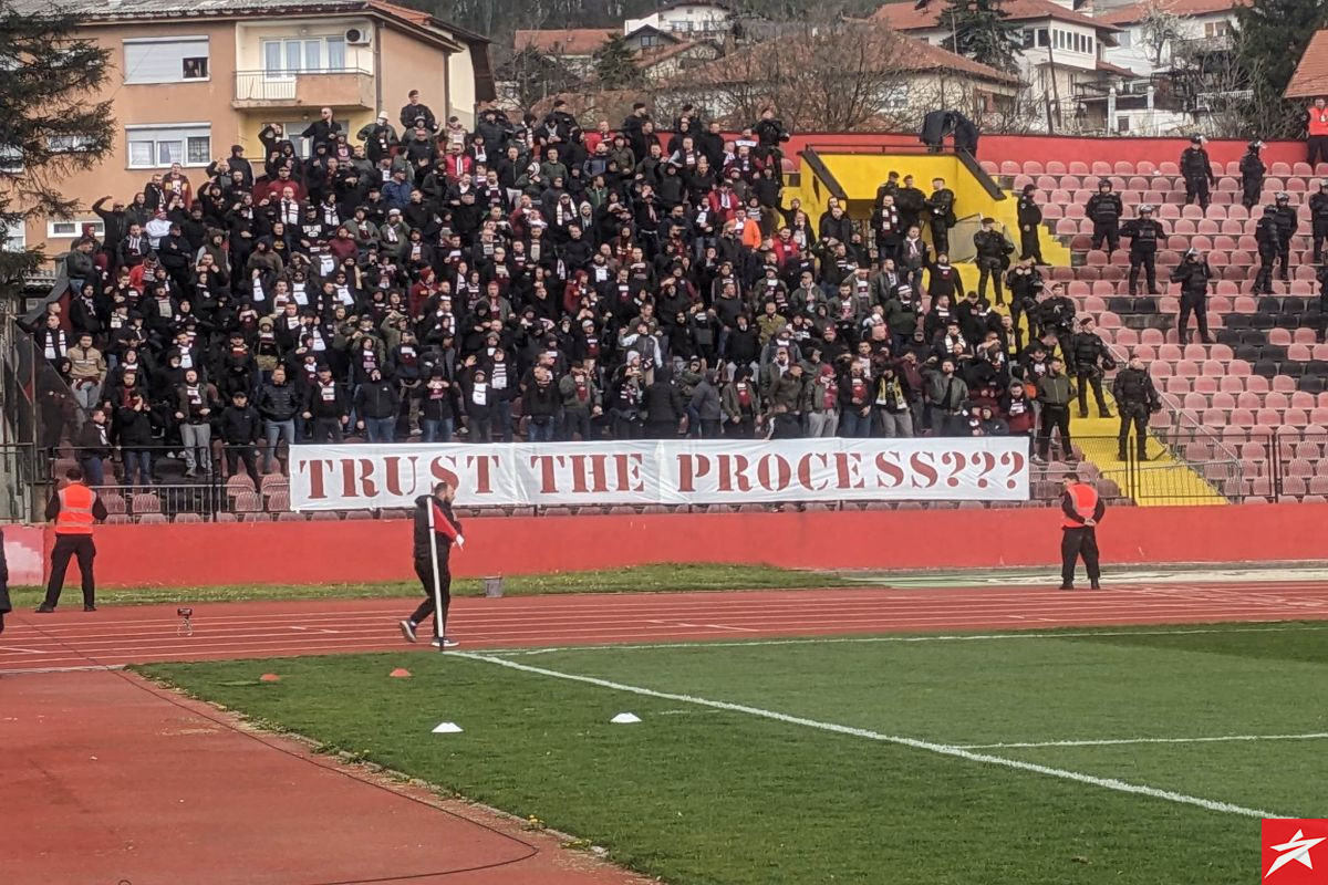 Horde zla uvredljivim skandiranjem traže odlazak Ajle Alimanović