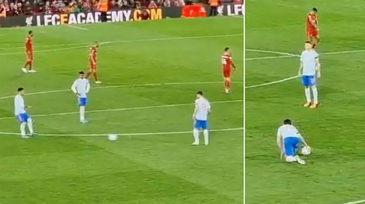 Htjeli su pobjeći s terena: Navijači Liverpoola posramili igrače Manchester Uniteda kao niko prije Htjeli su pobjeći s terena: Navijači Liverpoola posramili igrače Manchester Uniteda kao niko prije