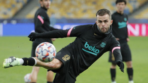 Barcelona duguje ogromnu cifru za transfer Miralema Pjanića
