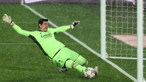 Courtoisa vjetar natjerao da čudesno spašava svoj gol