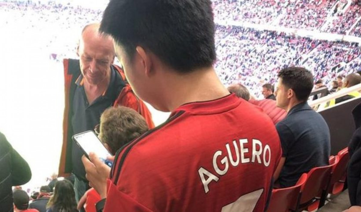Nevjerovatna priča: Nije tek onako iz šale na dres Uniteda prišio "Aguero"