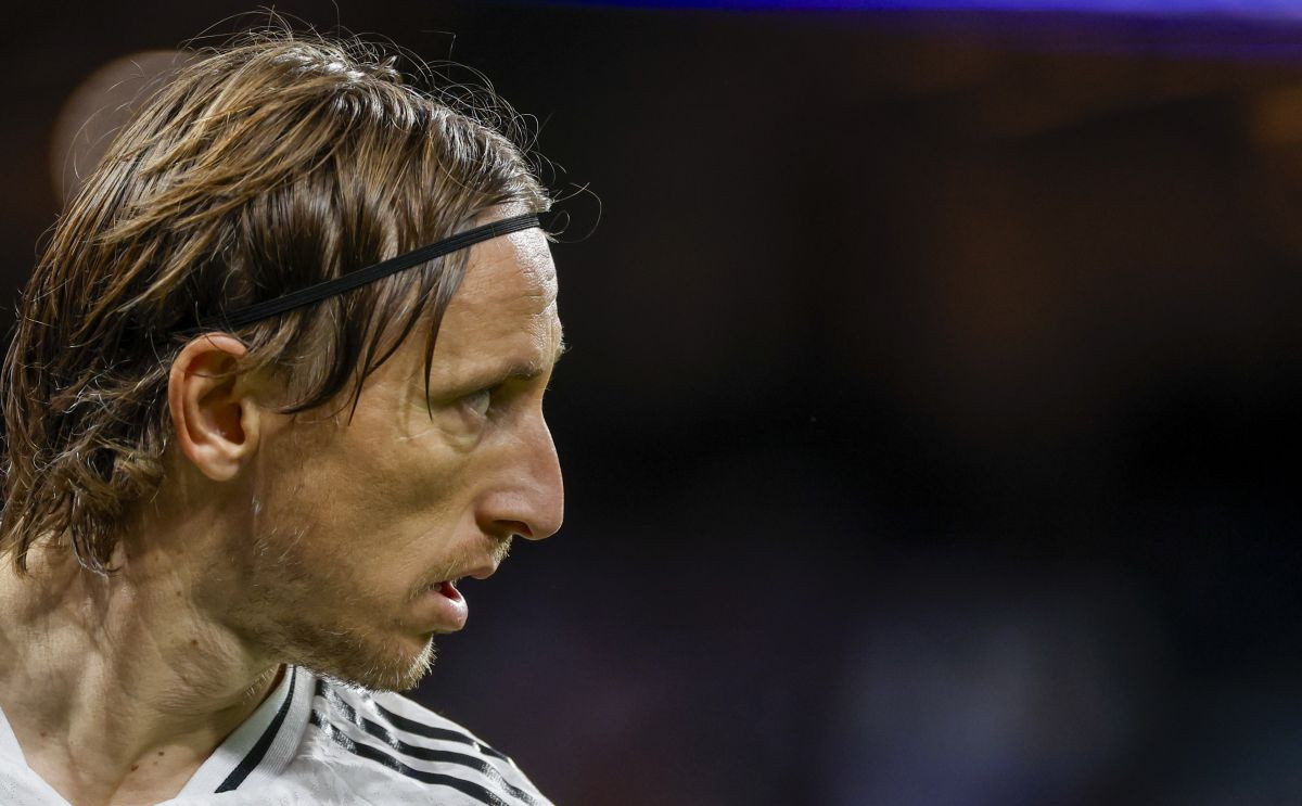 Dosta mu je sramoćenja! Modrić u svlačionici "postrojio" razmažene igrače Reala: "Od danas..." Dosta mu je sramoćenja! Modrić u svlačionici "postrojio" razmažene igrače Reala: "Od danas..."