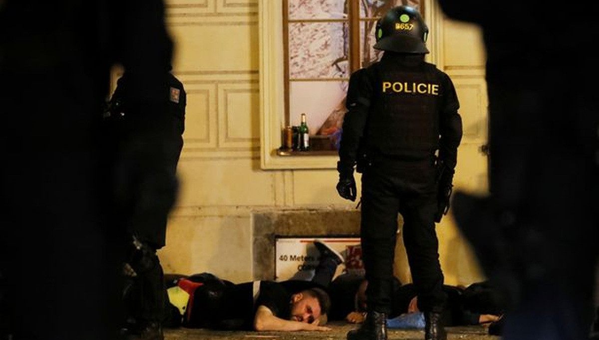 Neredi u Pragu: Englezi u žestokom okršaju s policijom