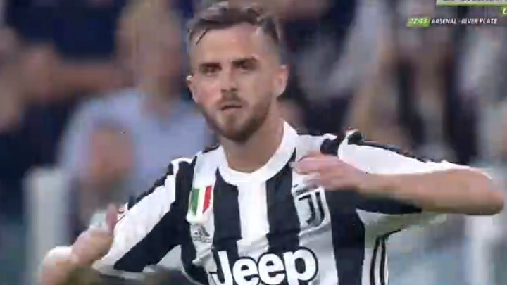 Juve zamalo poveo, Pjanić pogodio stativu