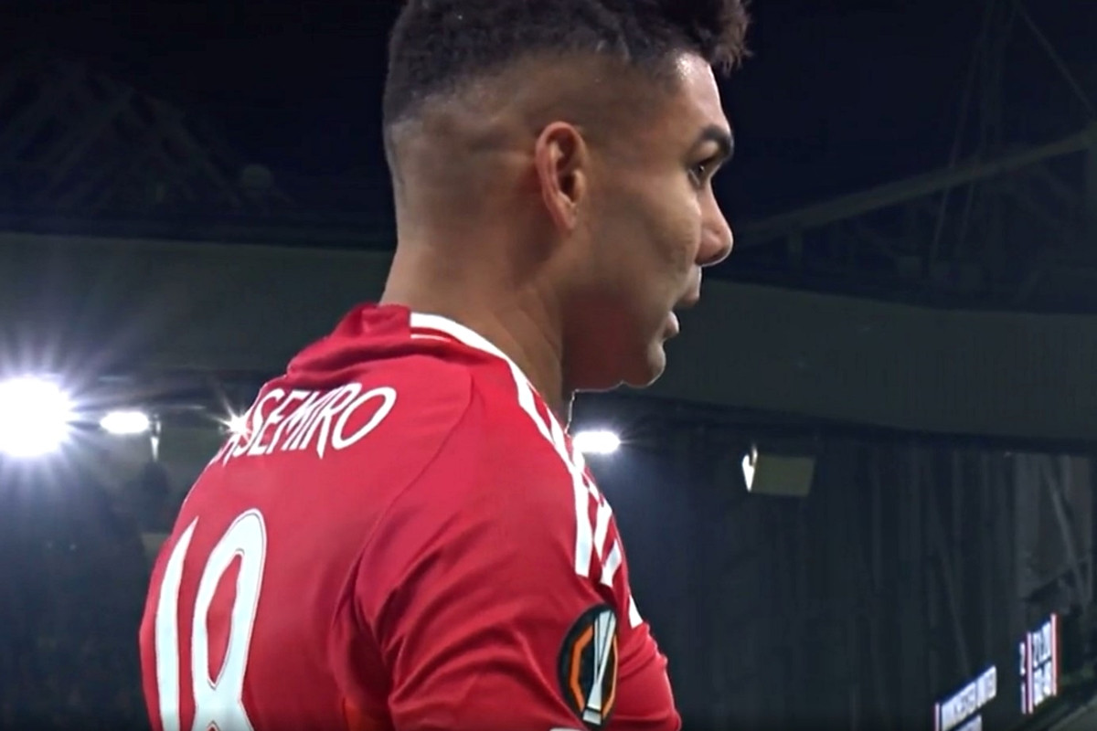 Diogo Dalot napravio veliku grešku, a zatim uslijedila bizarna reakcija Casemira Diogo Dalot napravio veliku grešku, a zatim uslijedila bizarna reakcija Casemira