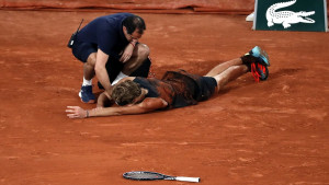 Teška nesreća Zvereva: Nijemac u kolicima napustio teren, Nadal otišao u finale Roland Garrosa