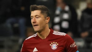 Ponosno stoji uz Ukrajinu: Kapitenska traka Lewandowskog oduševila cijeli svijet