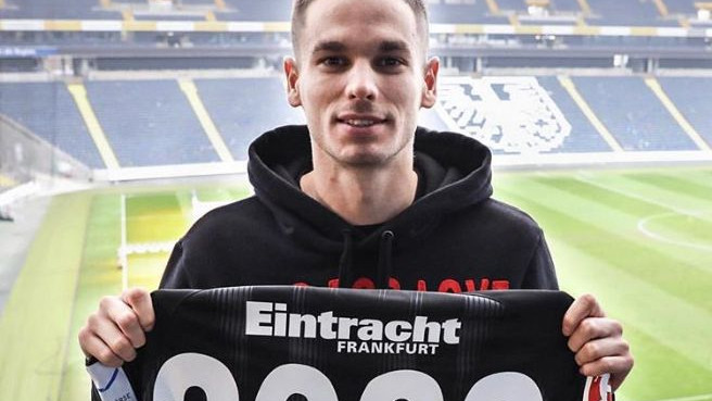Trebinjac potpisao novi ugovor s Eintrachtom: "Ima nevjerovatan potencijal" Trebinjac potpisao novi ugovor s Eintrachtom: "Ima nevjerovatan potencijal"