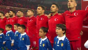 Dječak postao hit zbog poteza koji je napravio dok se intonirala himna Turske