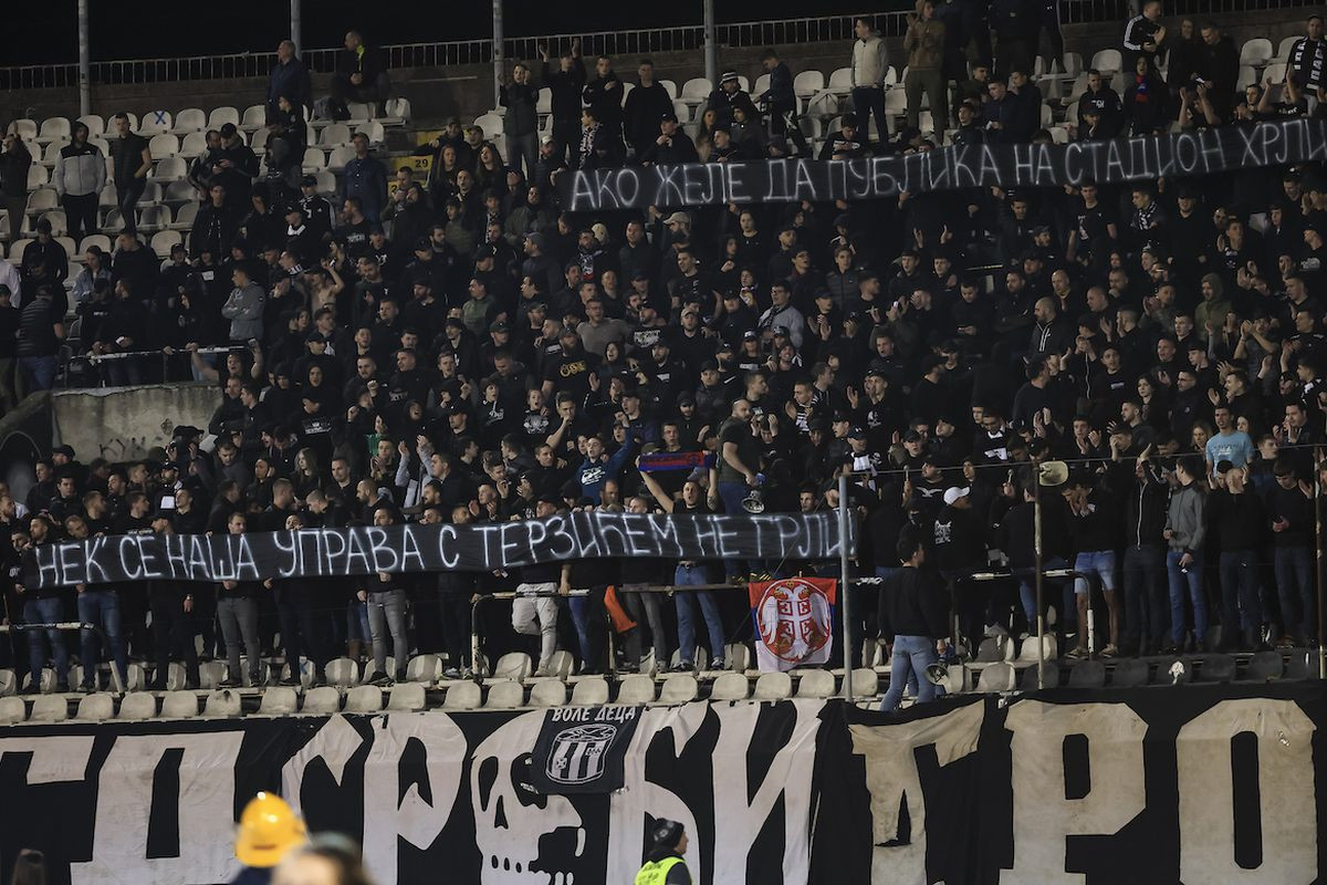 Poruka Grobara 'zapalila' Beograd i Srbiju, Predrag Mijatović dobio opomenu pred isključenje Poruka Grobara 'zapalila' Beograd i Srbiju, Predrag Mijatović dobio opomenu pred isključenje