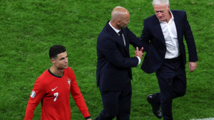 Ono što je Deschamps uradio prije penala je ravno potezu kamikaze, ali mu je to na kraju upalilo