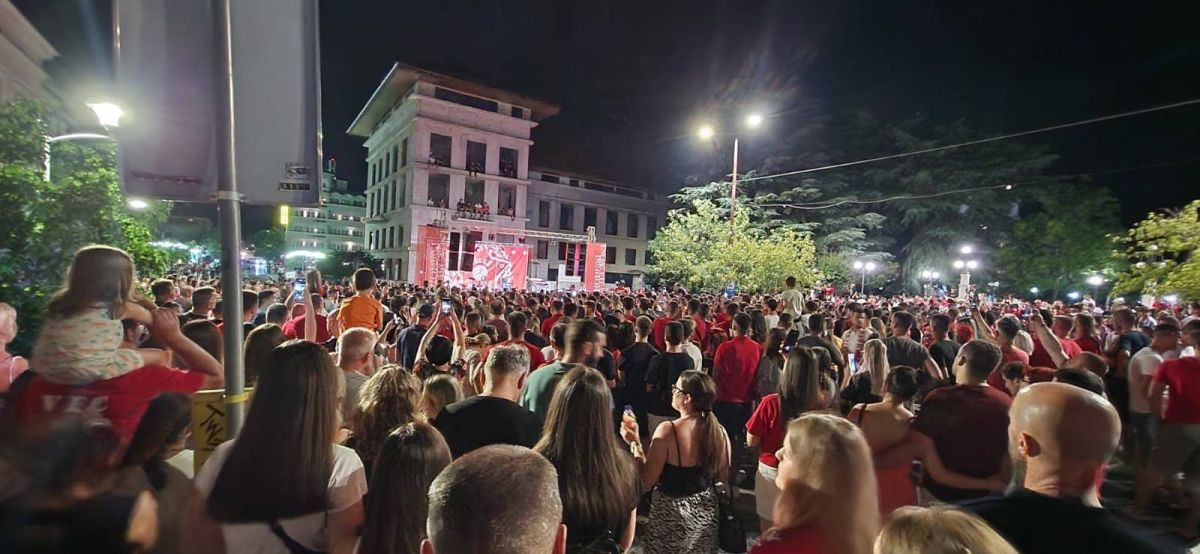 Slavljenička noć u Mostaru: Ljubav prema Veležu je ogromna, navijači su to i večeras dokazali
