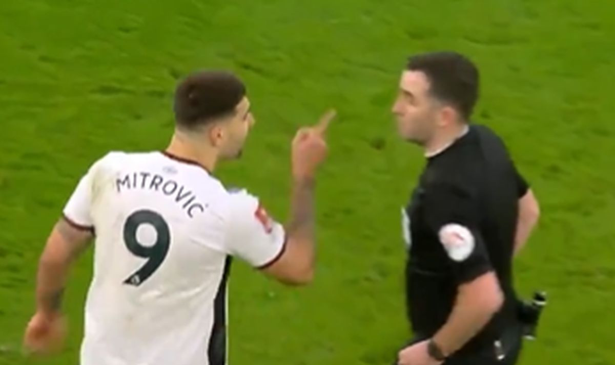 Mitrović napravio haos na Old Traffordu: Prijetio sudiji, pa se nije mogao više suzdržati i napao ga