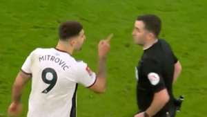Mitrović napravio haos na Old Traffordu: Prijetio sudiji, pa se nije mogao više suzdržati i napao ga