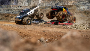 Tsunoda i Verstappen odmjerili snage u mega truck izazovu, vozili u rudniku Erzberg