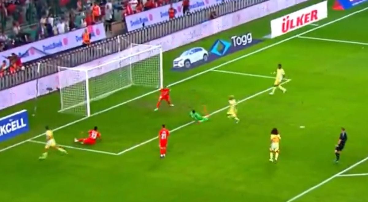 Cijeli stadion se smije Yamalu nakon dobre akcije Španaca: Promašaj koji će dugo pamtiti Cijeli stadion se smije Yamalu nakon dobre akcije Španaca: Promašaj koji će dugo pamtiti