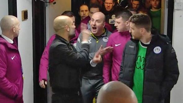 Guardiola se naguravao s trenerom Wigana u tunelu