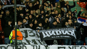 Holanđani u šoku: Navijači Partizana napravili skandal ispred haškog zatvora