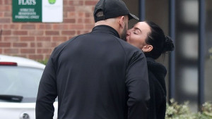 Poljubac na ulici kao da su najsretniji par, ali ona najbolje zna šta joj je Kyle Walker priredio