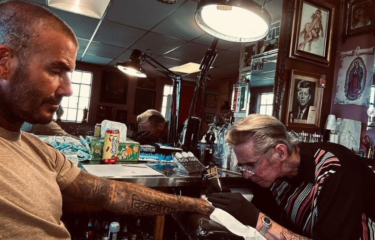 Otkrivena tajna tetovaža na srednjem prstu Davida Beckhama, zna se šta piše i kome je posvećena
