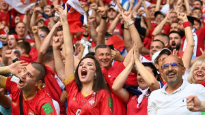 Srbi spremili transparent za Švicarce o kojem će se pričati