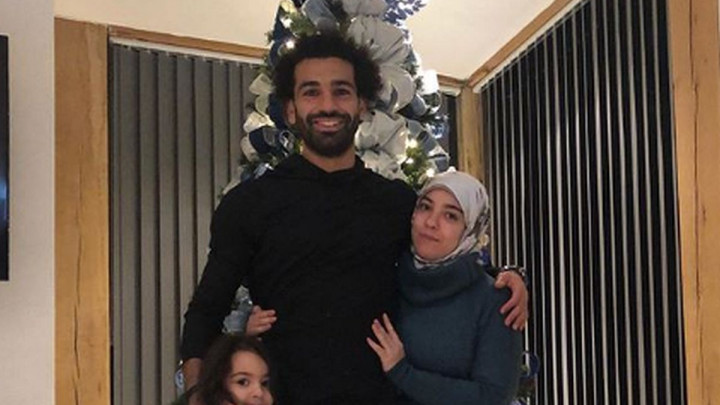 Salah sinoć objavio porodičnu fotografiju ispred jelke, uslijedili brojni komenari