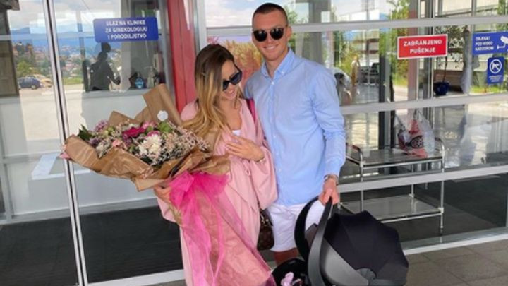 Duljević oduševio navijače Sarajeva fotografijom: "I cuclu svoju za bordo boju"