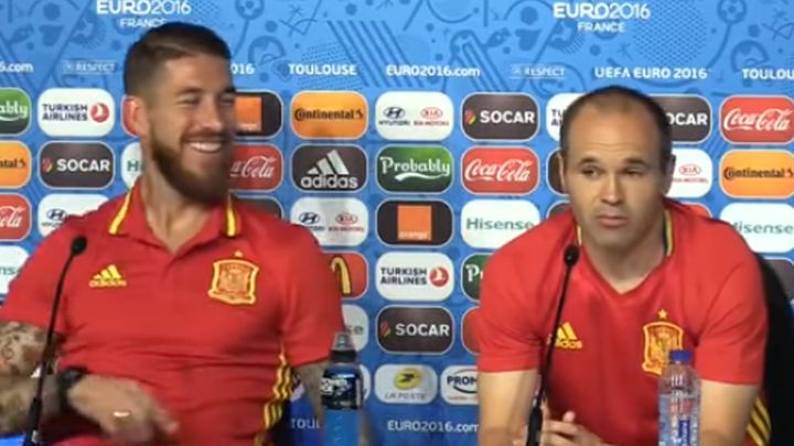 Ramos ismijavao Iniestu na press konferenciji