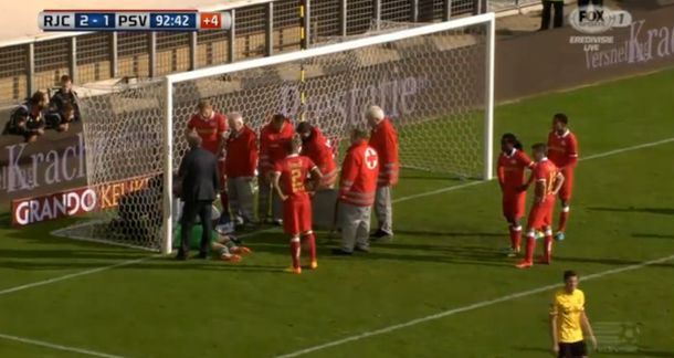 Strahovita povreda golmana PSV-a iz Eindhovena