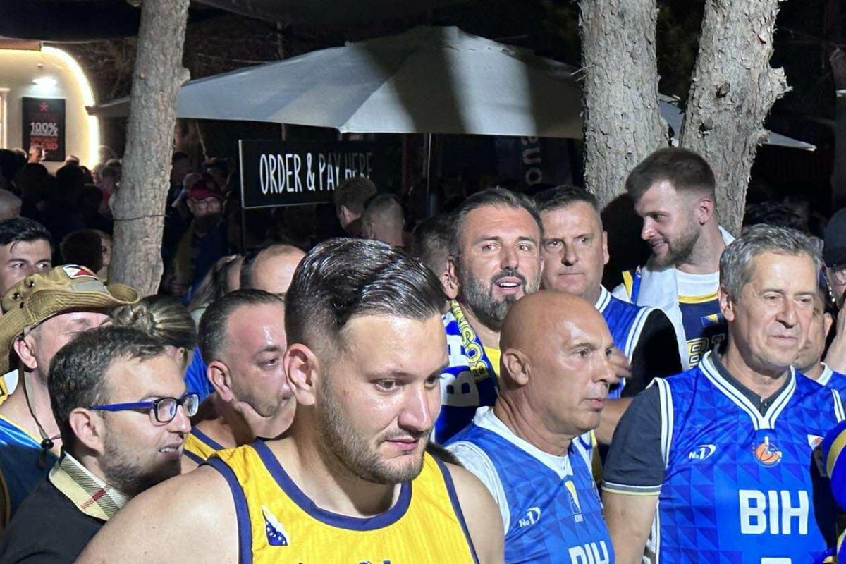 Enes Begović i Igor Stojanović poveli navijanje u Limassolu Enes Begović i Igor Stojanović poveli navijanje u Limassolu