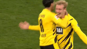 Bizaran gol u Dortmundu: Šta je radio golman Herthe?