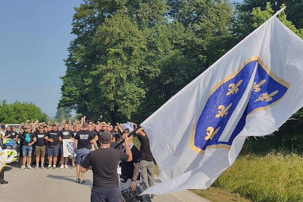 Podrška ne izostaje ni u prijateljskim susretima! Pogledajte atmosferu na ulicama Celja i korteo BHF Podrška ne izostaje ni u prijateljskim susretima! Pogledajte atmosferu na ulicama Celja i korteo BHF