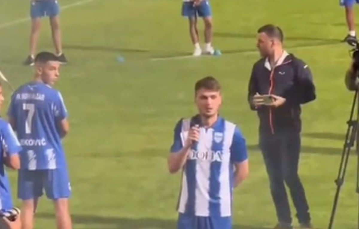 Ljajić izašao na stadion, uzeo mikrofon u ruke, a onda je zagrmilo: "Es-selamu alejkum"