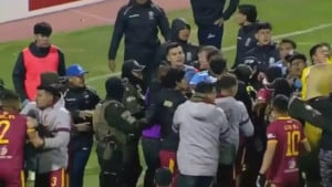 Ovo nema nigdje na svijetu! Brutalna tuča, suzavac, policija i na kraju 17 crvenih kartona!