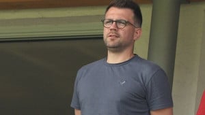 Zvjezdan Misimović posipa so na ranu Sarajeva